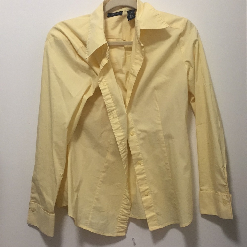 Yellow button down top newyork and company cute 😍